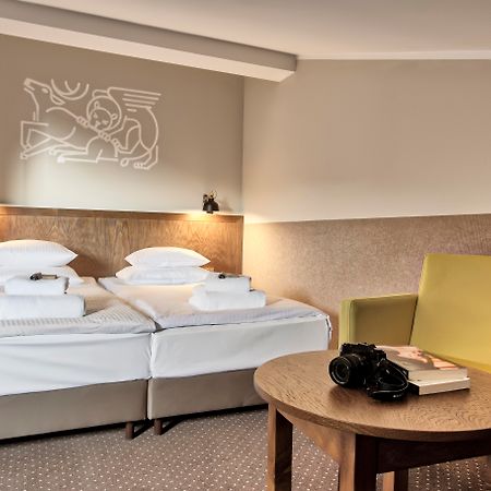 Daniel Griffin Aparthotel By Artery Hotels Krakow Room photo
