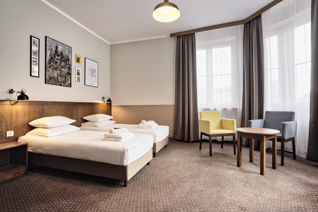 Daniel Griffin Aparthotel By Artery Hotels Krakow Room photo