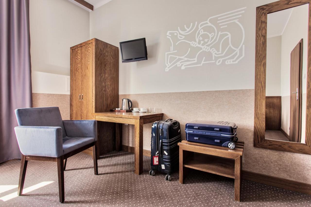Daniel Griffin Aparthotel By Artery Hotels Krakow Room photo
