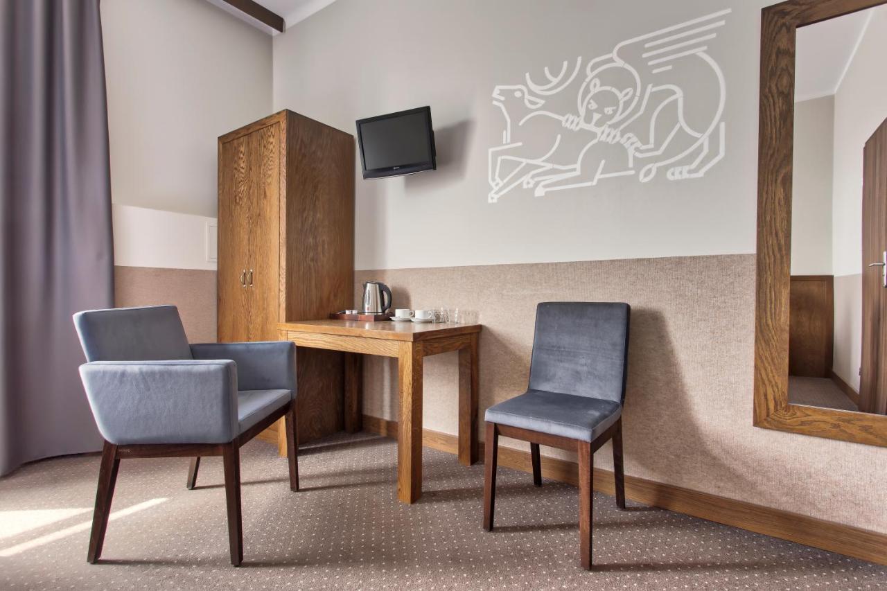 Daniel Griffin Aparthotel By Artery Hotels Krakow Room photo